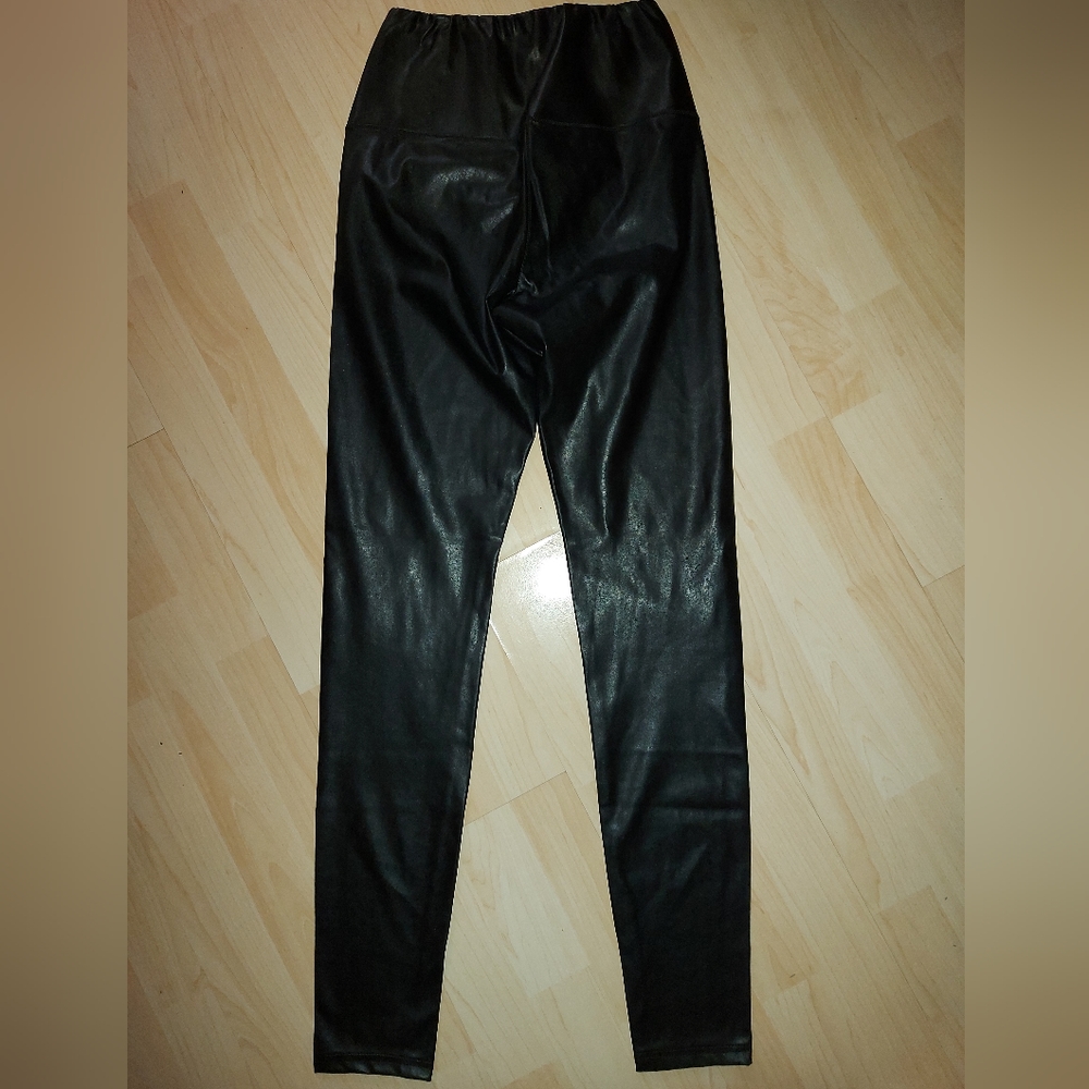 Wilfred Free Aritzia Vegan Leather 2 Pair Bundle - Picture 8 of 9